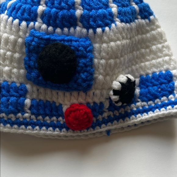 R2D2 Kids Crochet Beanie - Picture 4 of 4